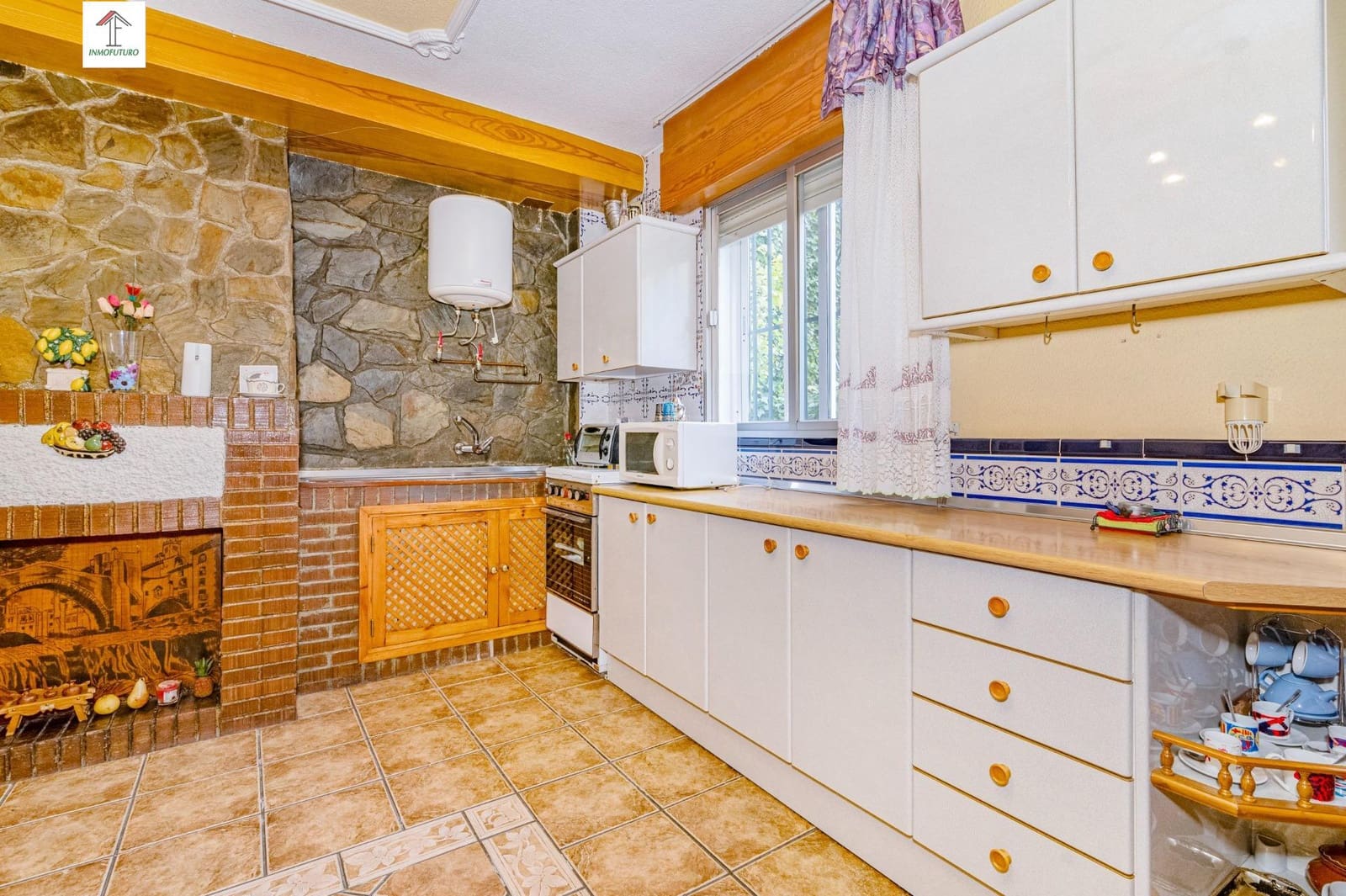 4 bedroom Villa for sale in Peligros with pool - € 395,000 (Ref: 9814514)