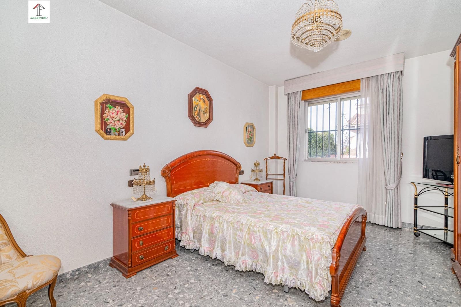4 bedroom Villa for sale in Peligros with pool - € 395,000 (Ref: 9814514)