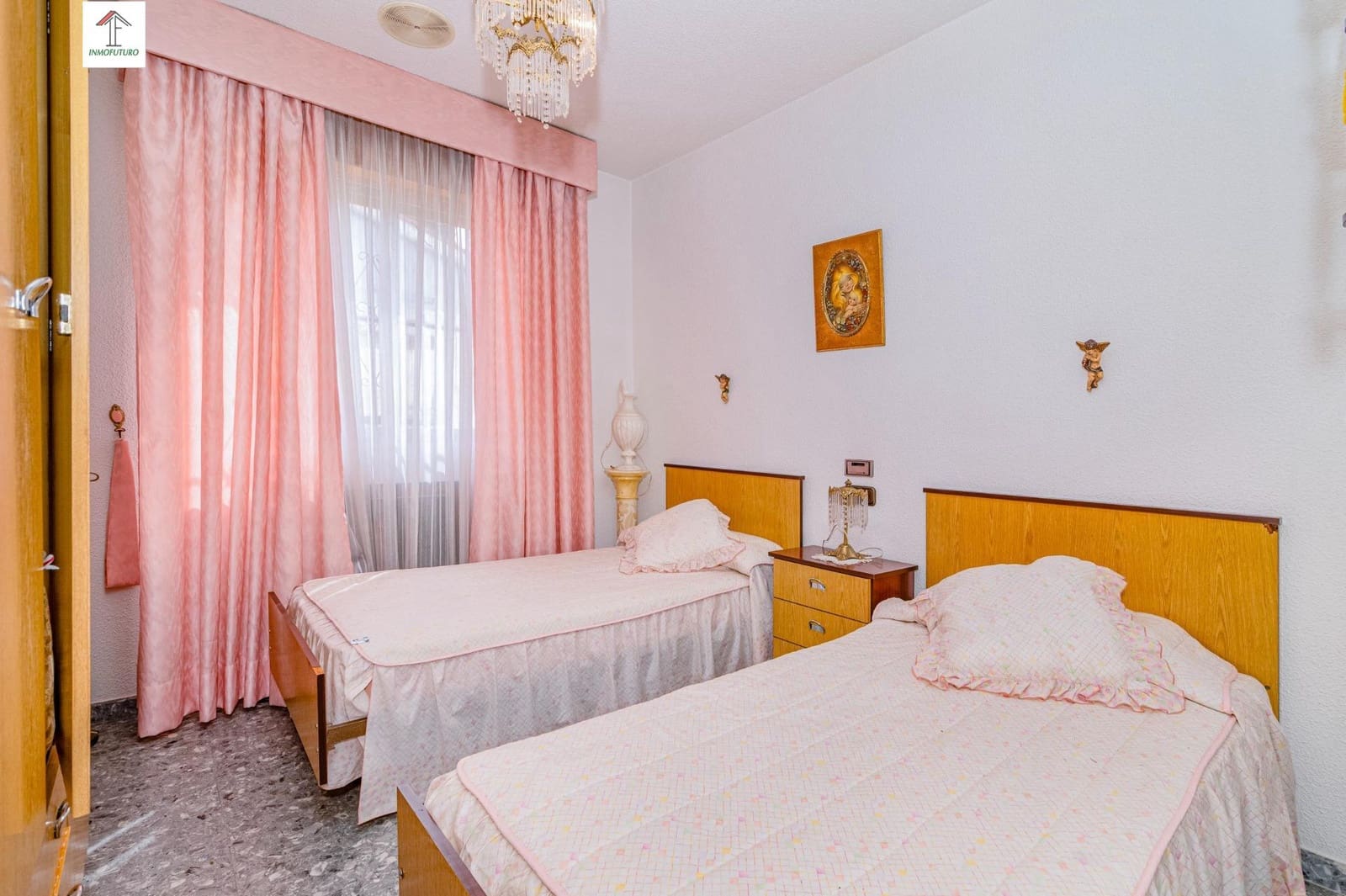 4 bedroom Villa for sale in Peligros with pool - € 395,000 (Ref: 9814514)
