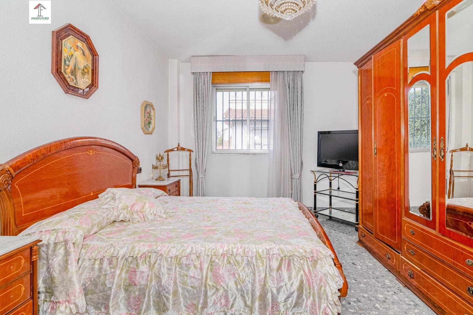 4 bedroom Villa for sale in Peligros with pool - € 395,000 (Ref: 9814514)