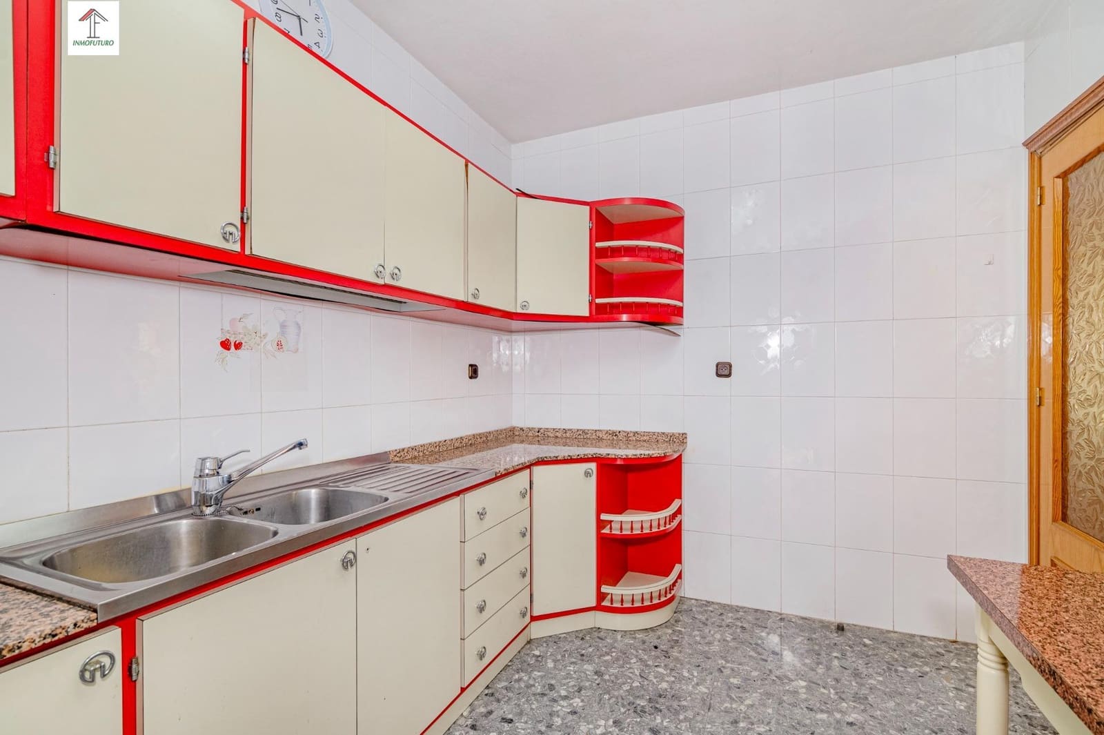 4 bedroom Villa for sale in Peligros with pool - € 395,000 (Ref: 9814514)