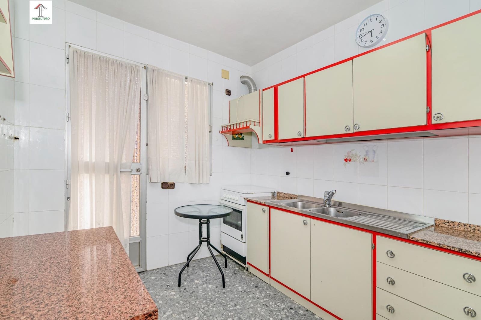 4 bedroom Villa for sale in Peligros with pool - € 395,000 (Ref: 9814514)
