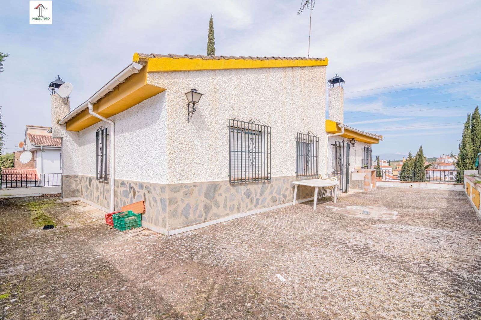 4 bedroom Villa for sale in Peligros with pool - € 395,000 (Ref: 9814514)