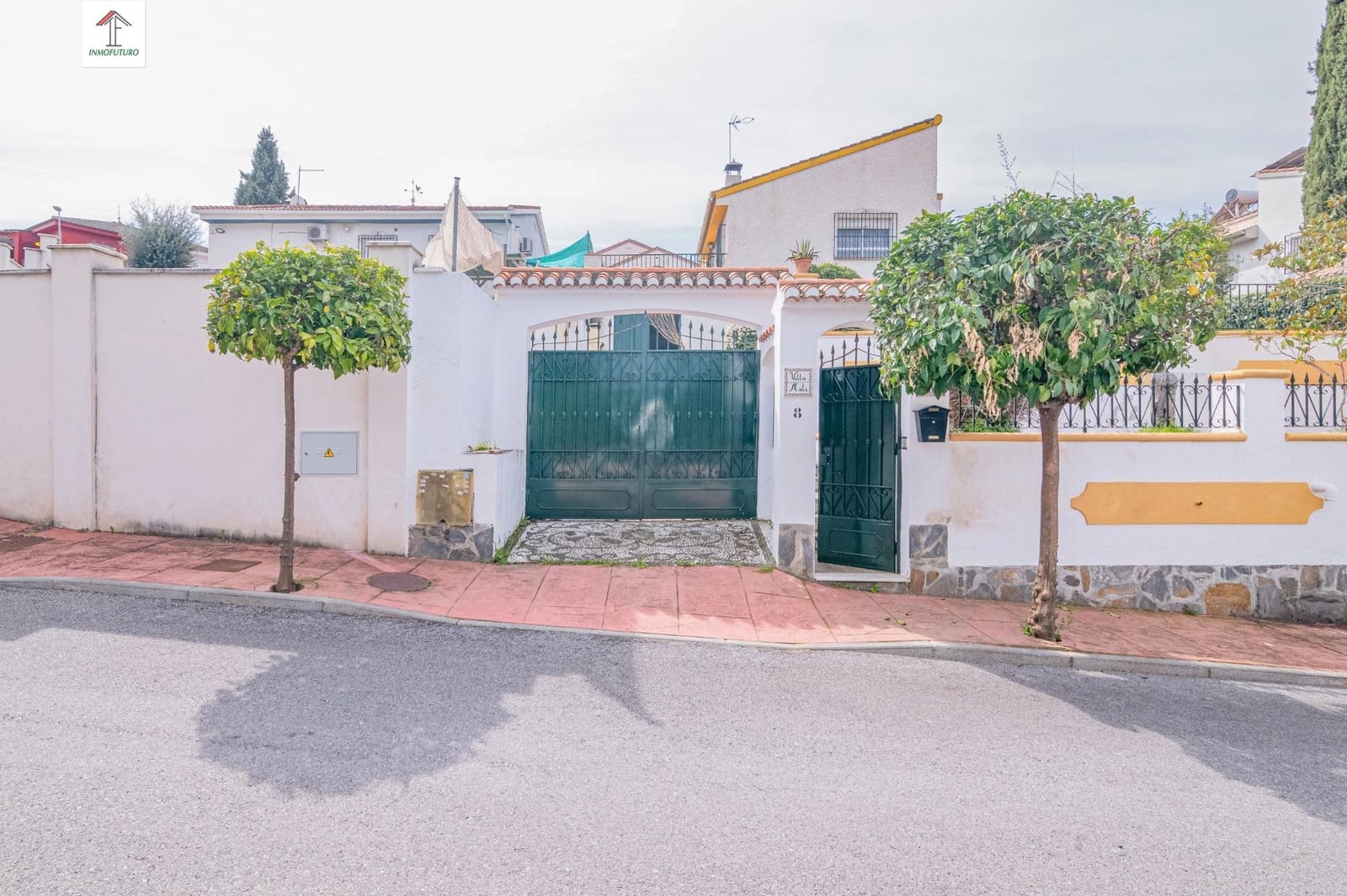 4 bedroom Villa for sale in Peligros with pool - € 395,000 (Ref: 9814514)