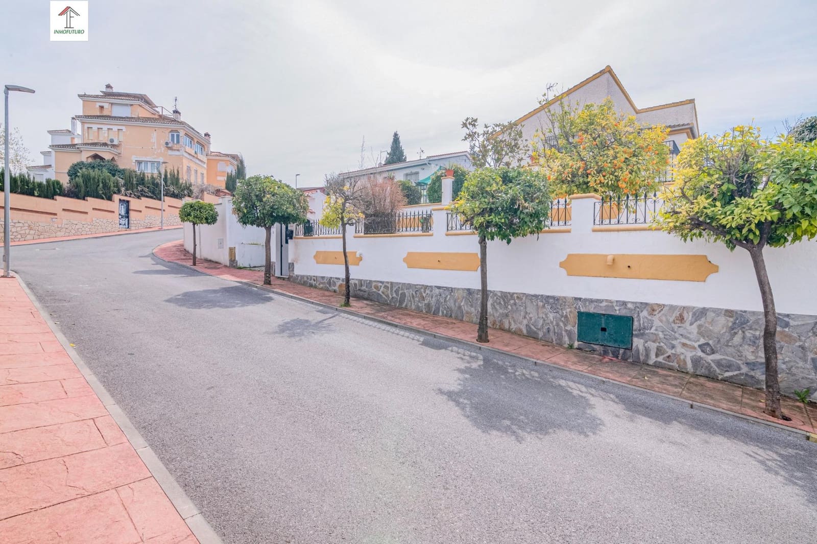 4 bedroom Villa for sale in Peligros with pool - € 395,000 (Ref: 9814514)