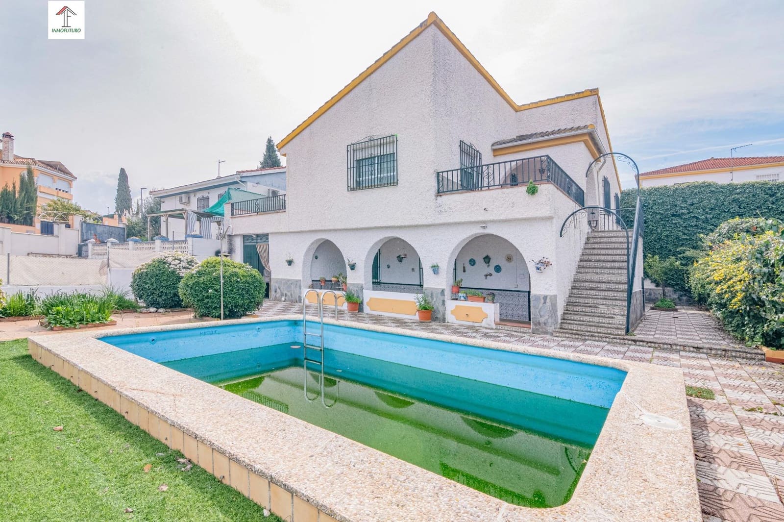 4 bedroom Villa for sale in Peligros with pool - € 395,000 (Ref: 9814514)