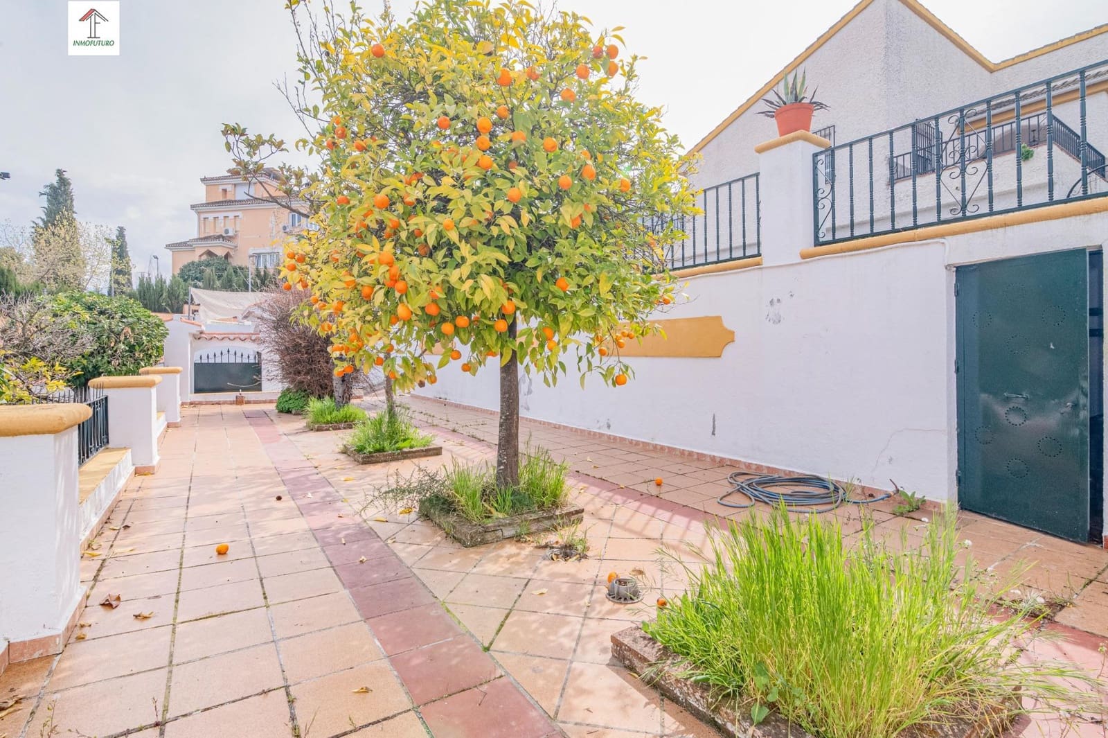 4 bedroom Villa for sale in Peligros with pool - € 395,000 (Ref: 9814514)