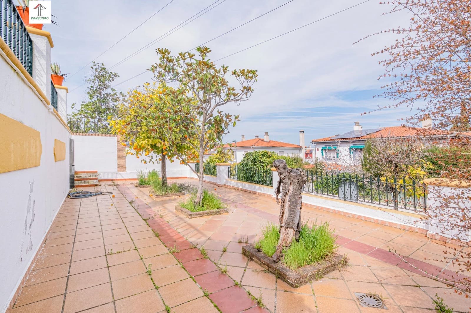 4 bedroom Villa for sale in Peligros with pool - € 395,000 (Ref: 9814514)