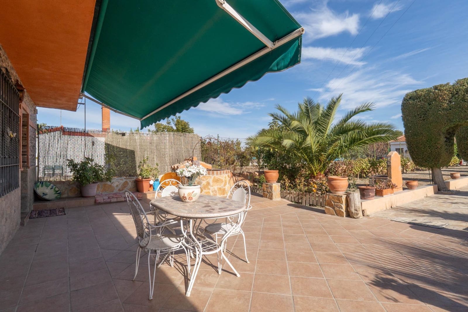 2 soveværelse Villa til salg i Granada by med swimmingpool garage - € 269.900 (Ref: 9814516)