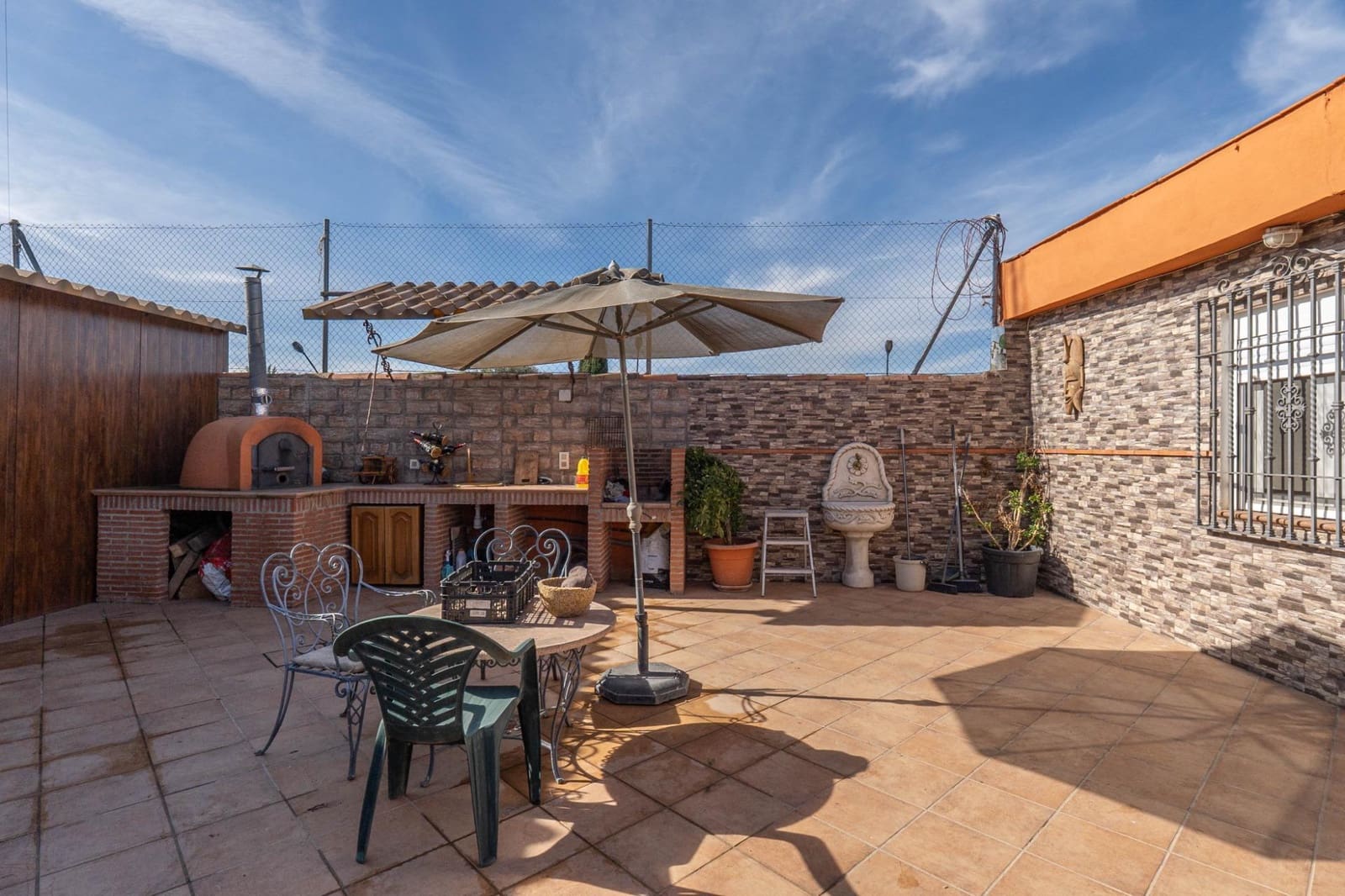 2 soveværelse Villa til salg i Granada by med swimmingpool garage - € 269.900 (Ref: 9814516)