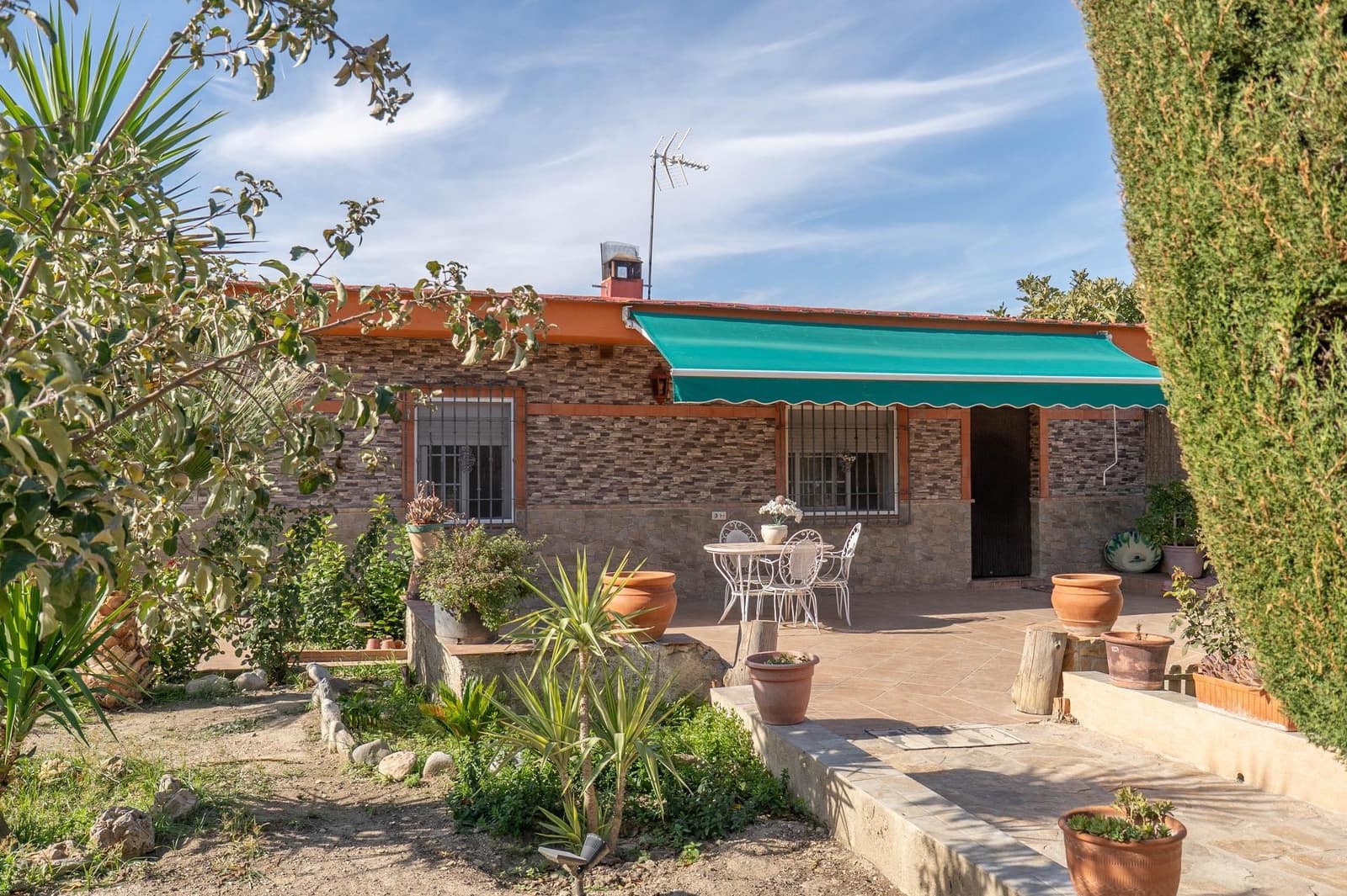 2 soveværelse Villa til salg i Granada by med swimmingpool garage - € 269.900 (Ref: 9814516)