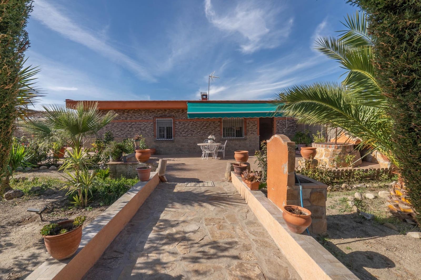 2 soveværelse Villa til salg i Granada by med swimmingpool garage - € 269.900 (Ref: 9814516)