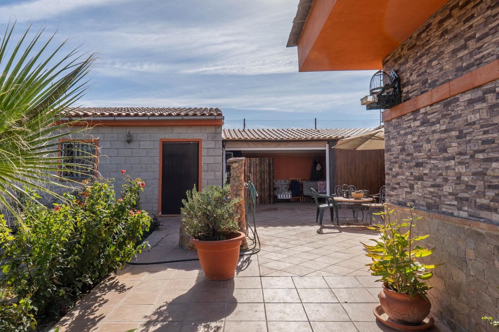 2 soveværelse Villa til salg i Granada by med swimmingpool garage - € 269.900 (Ref: 9814516)