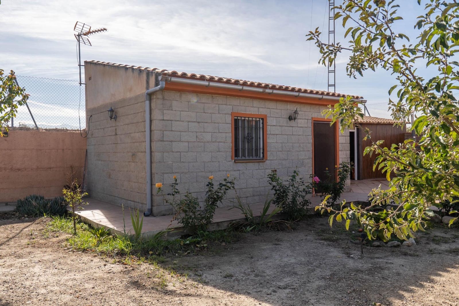 2 soveværelse Villa til salg i Granada by med swimmingpool garage - € 269.900 (Ref: 9814516)