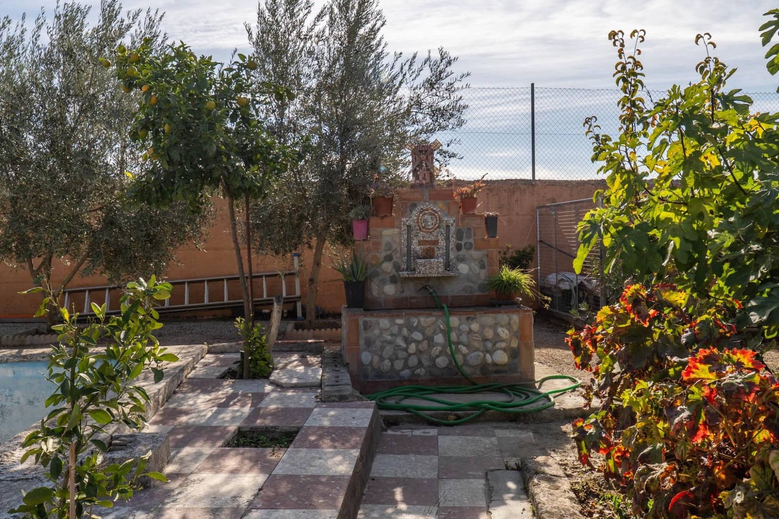 2 soveværelse Villa til salg i Granada by med swimmingpool garage - € 269.900 (Ref: 9814516)