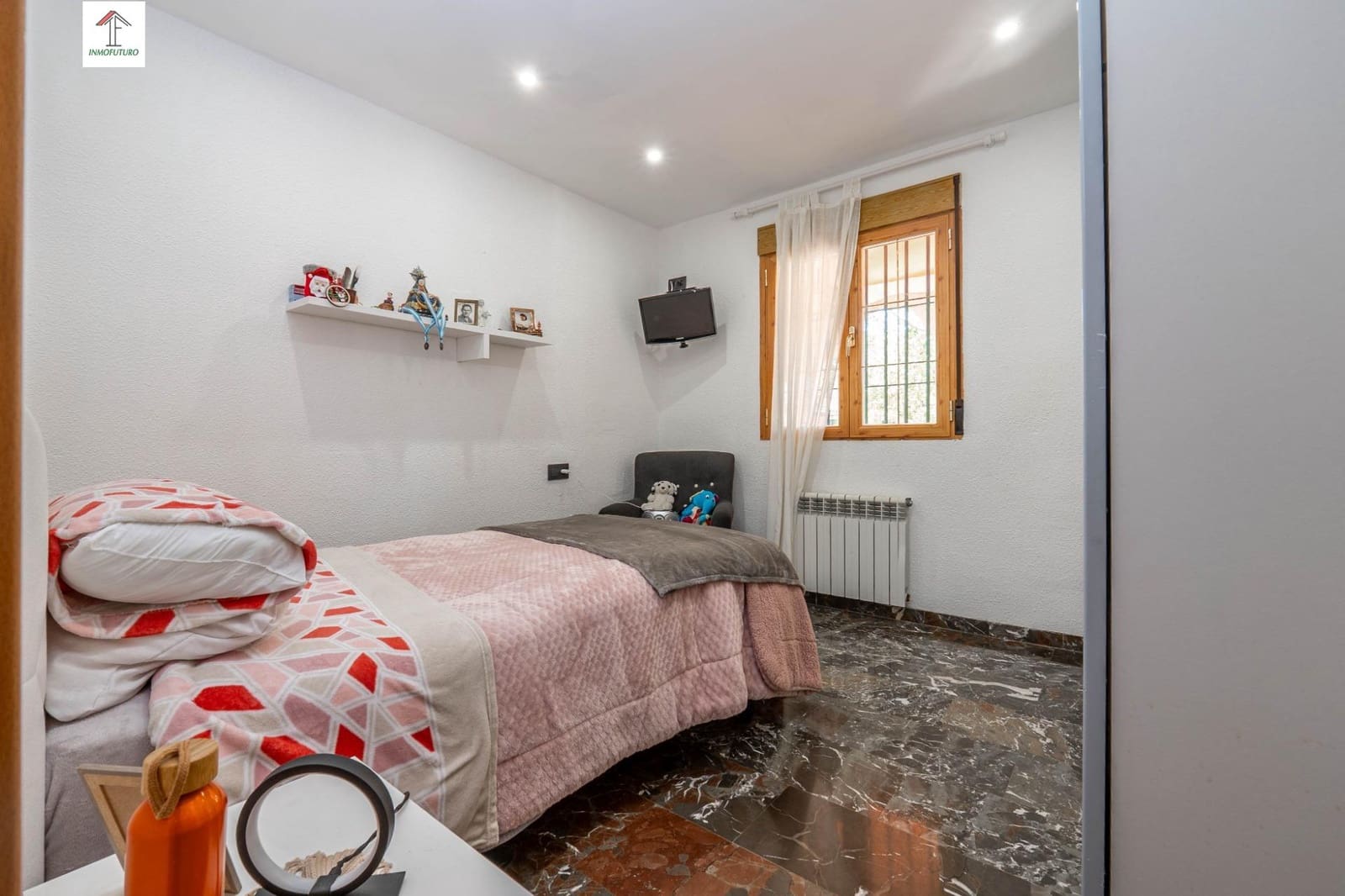6 bedroom Villa for sale in Otura with pool garage - € 399,000 (Ref: 9814518)