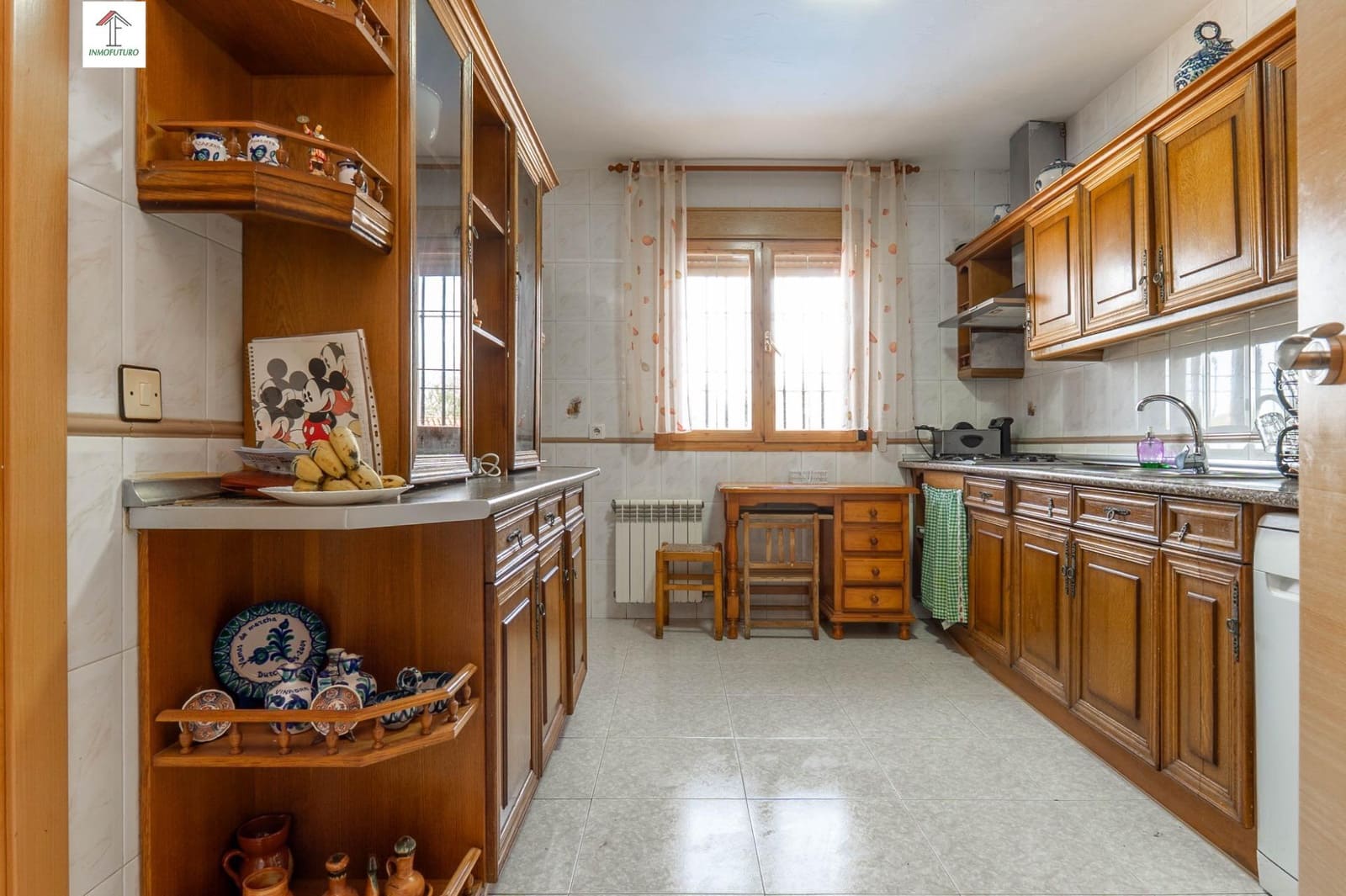 6 bedroom Villa for sale in Otura with pool garage - € 399,000 (Ref: 9814518)