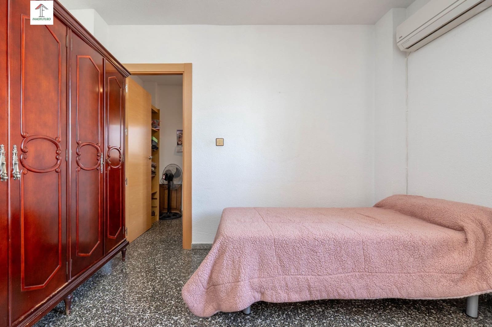 6 bedroom Villa for sale in Otura with pool garage - € 399,000 (Ref: 9814518)