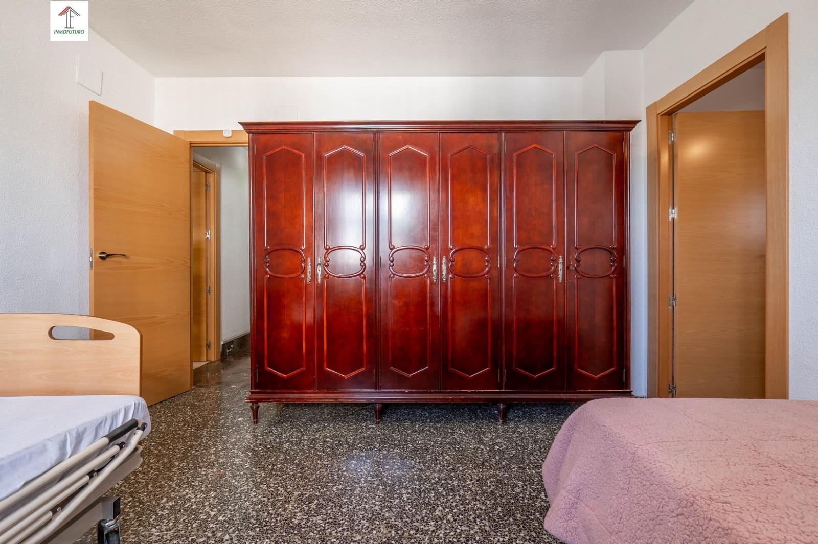 6 bedroom Villa for sale in Otura with pool garage - € 399,000 (Ref: 9814518)