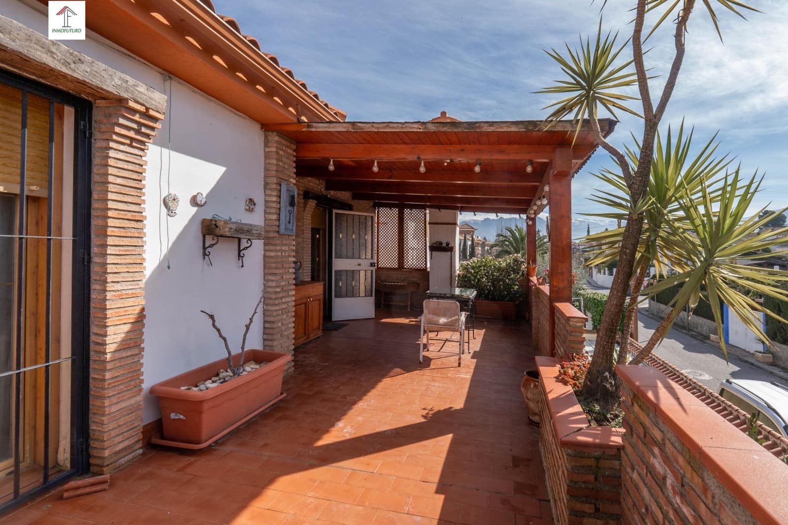 6 bedroom Villa for sale in Otura with pool garage - € 399,000 (Ref: 9814518)