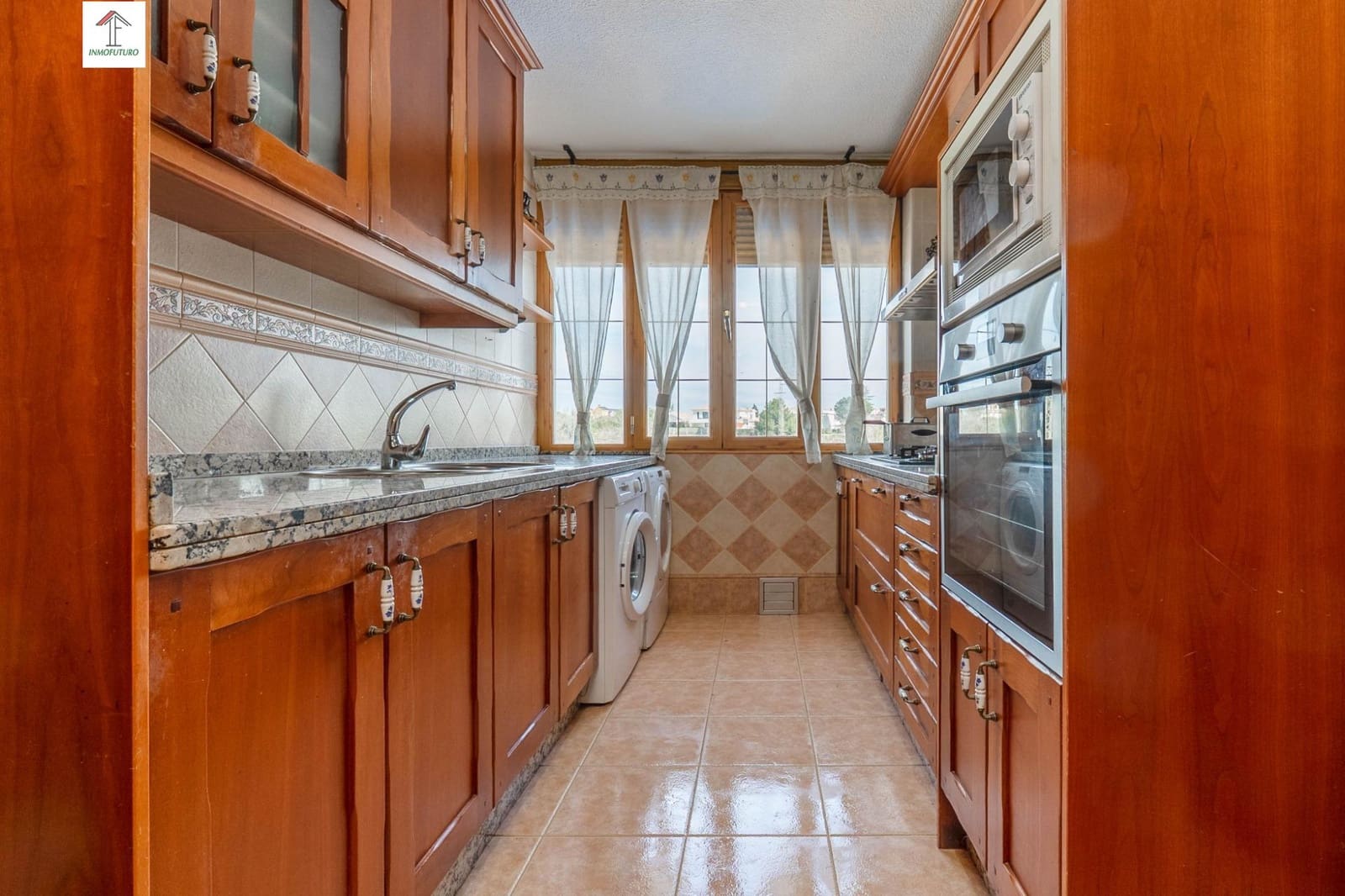 6 bedroom Villa for sale in Otura with pool garage - € 399,000 (Ref: 9814518)