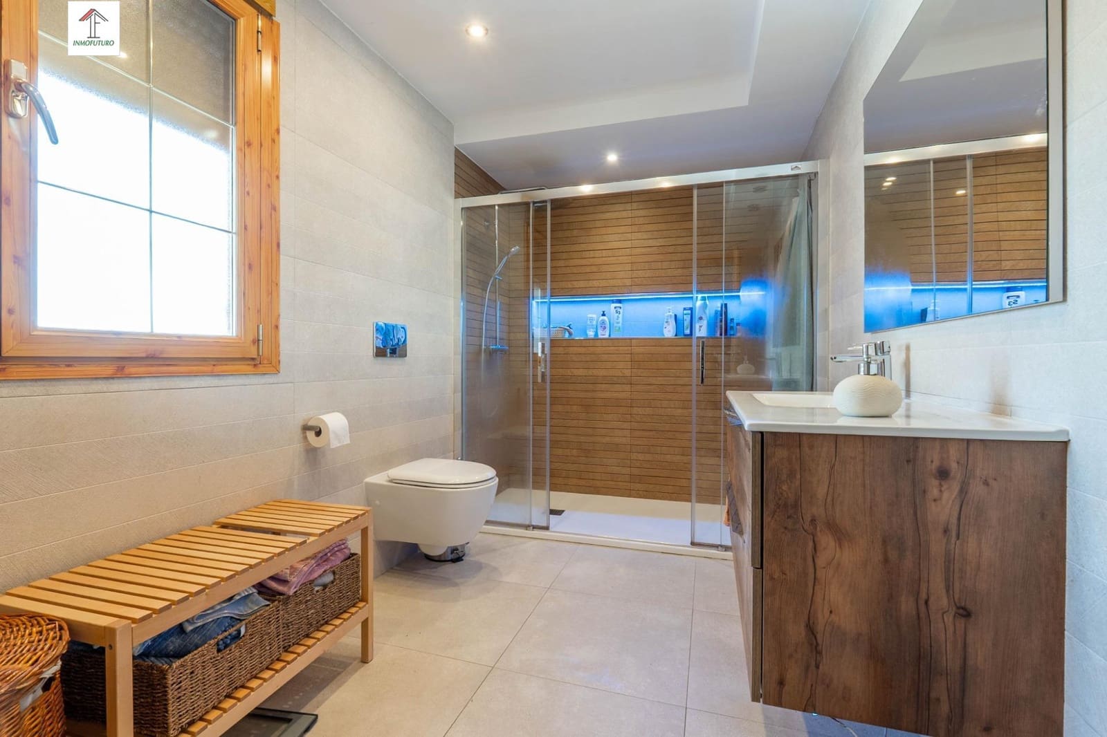 6 bedroom Villa for sale in Otura with pool garage - € 399,000 (Ref: 9814518)