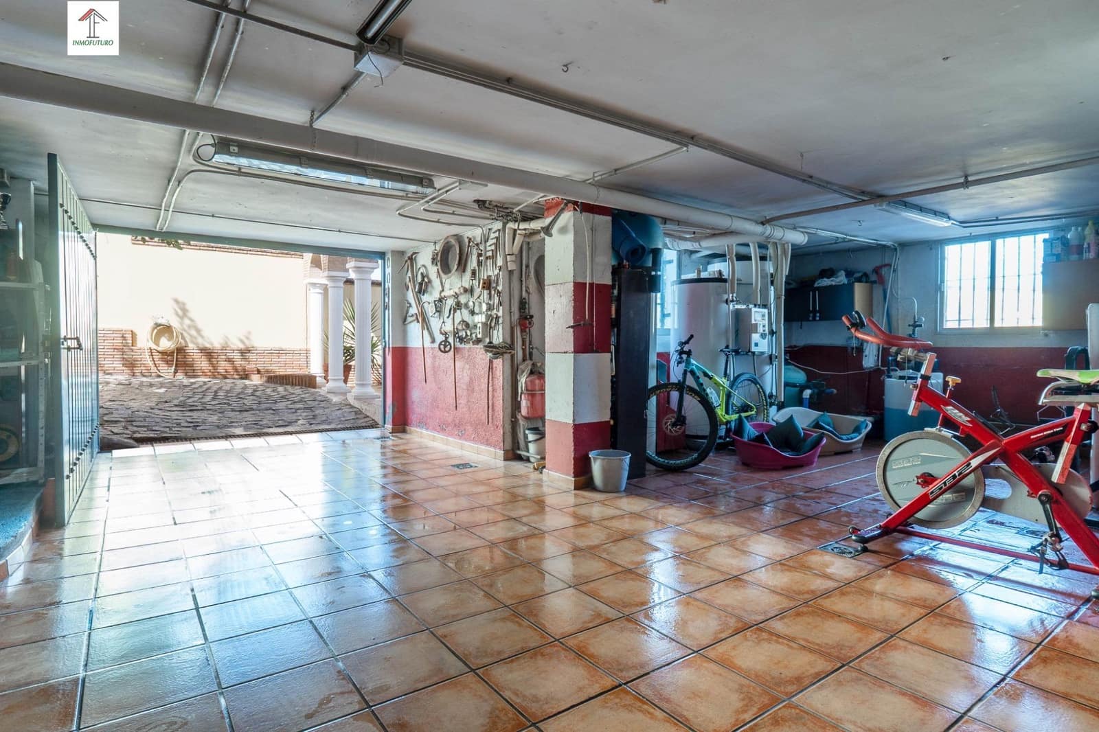 6 bedroom Villa for sale in Otura with pool garage - € 399,000 (Ref: 9814518)
