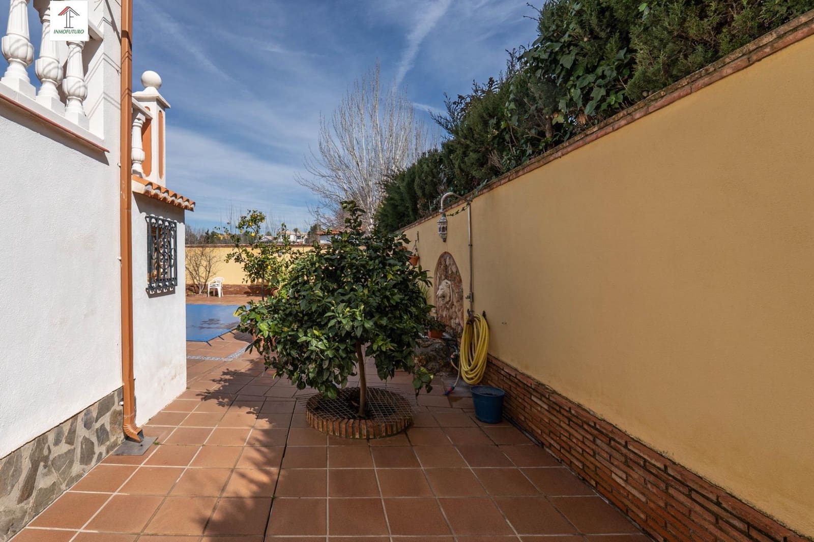 6 bedroom Villa for sale in Otura with pool garage - € 399,000 (Ref: 9814518)