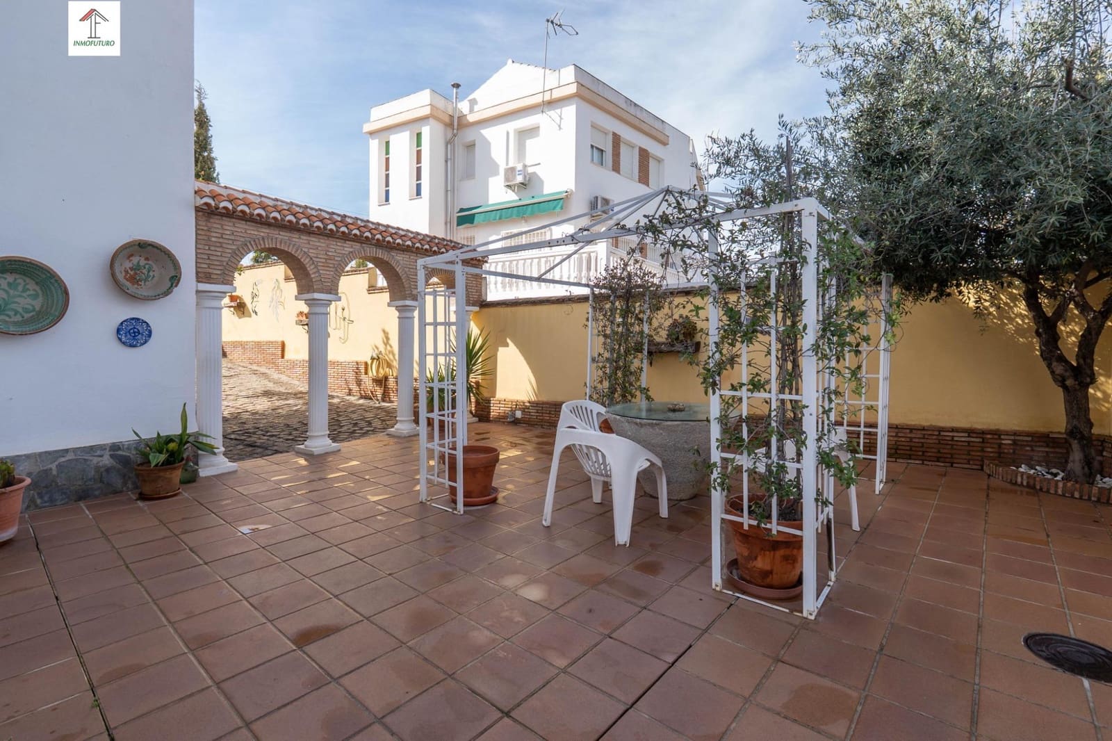 6 bedroom Villa for sale in Otura with pool garage - € 399,000 (Ref: 9814518)
