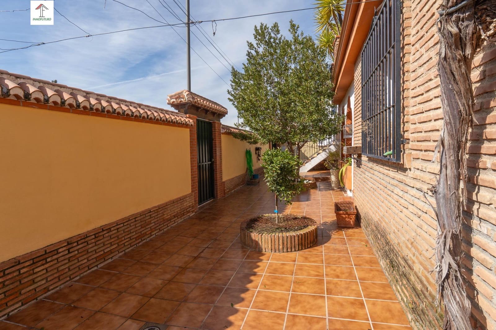 6 bedroom Villa for sale in Otura with pool garage - € 399,000 (Ref: 9814518)