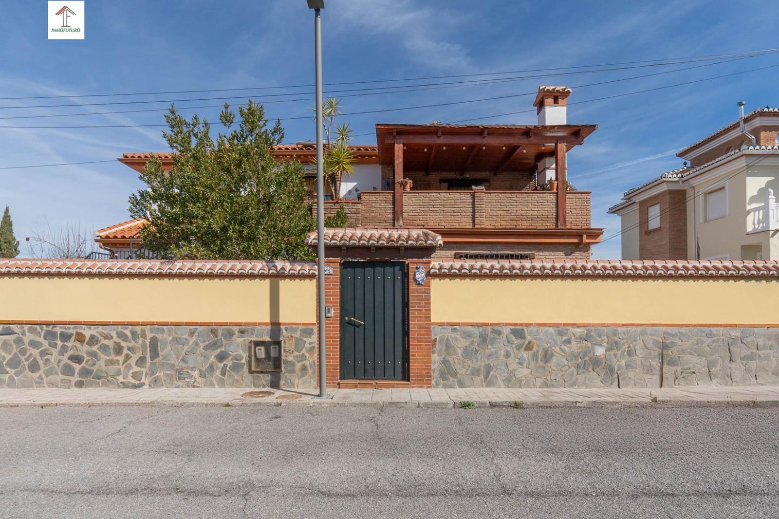 6 bedroom Villa for sale in Otura with pool garage - € 399,000 (Ref: 9814518)