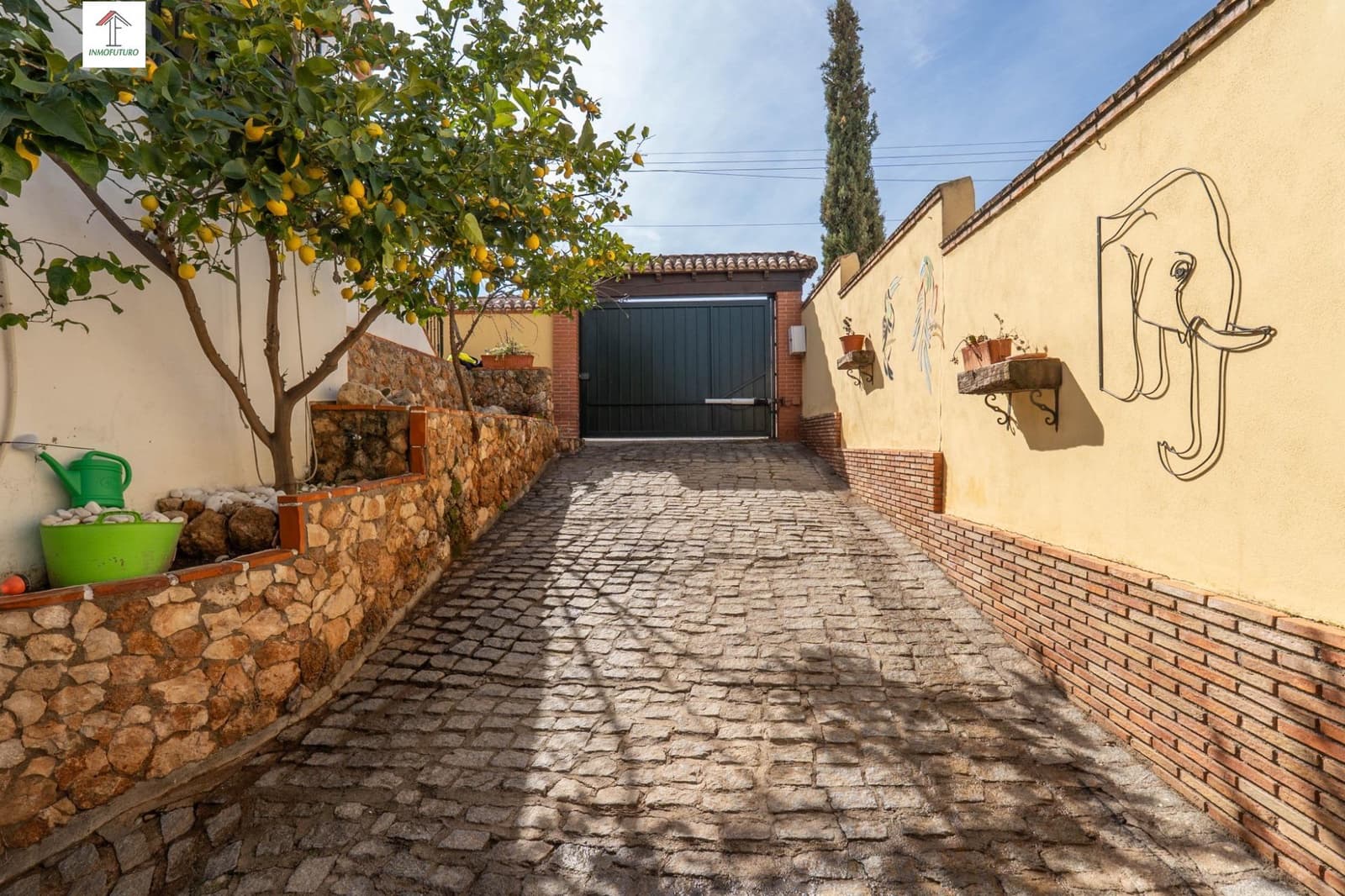6 bedroom Villa for sale in Otura with pool garage - € 399,000 (Ref: 9814518)