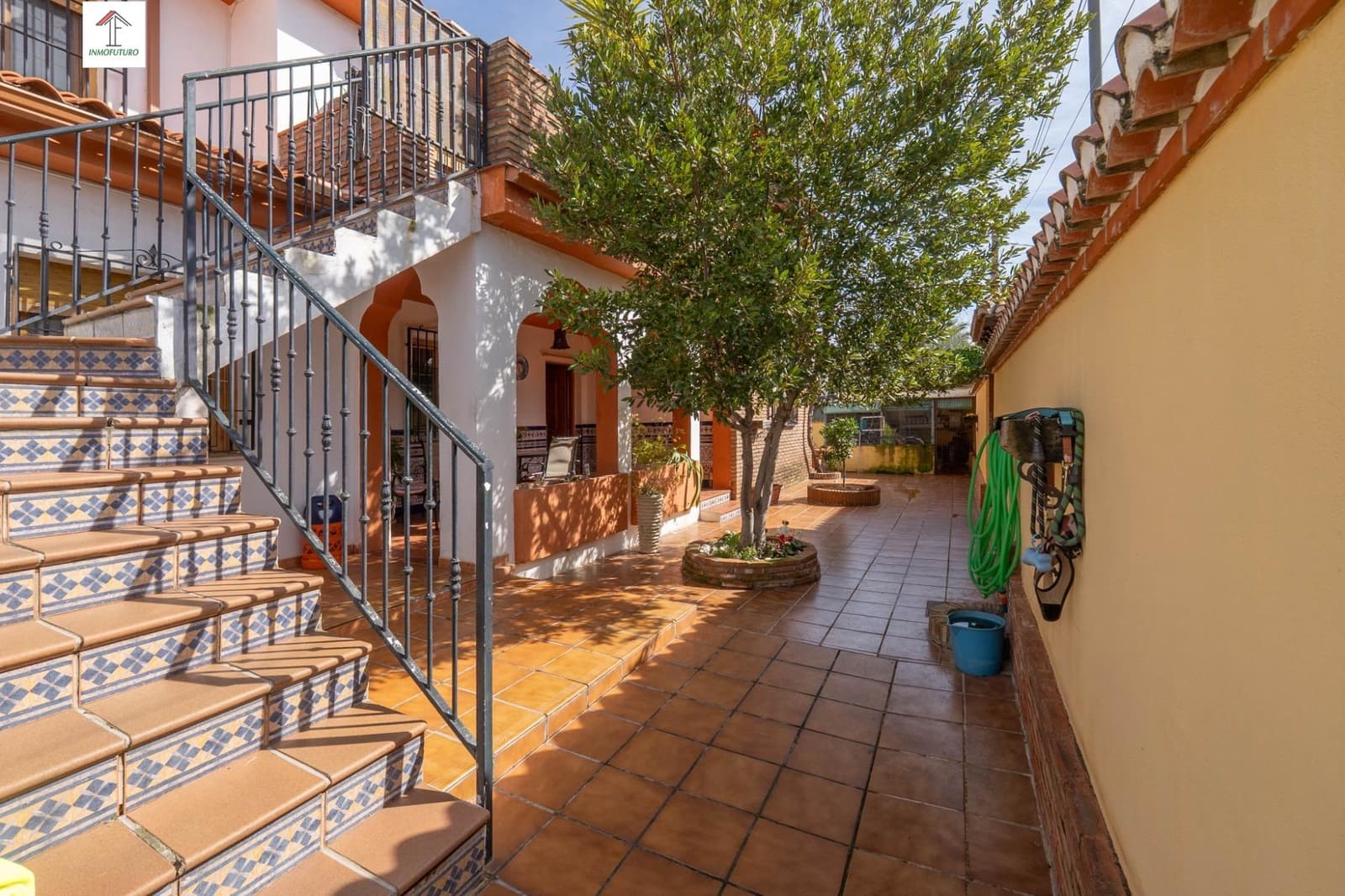 6 bedroom Villa for sale in Otura with pool garage - € 399,000 (Ref: 9814518)