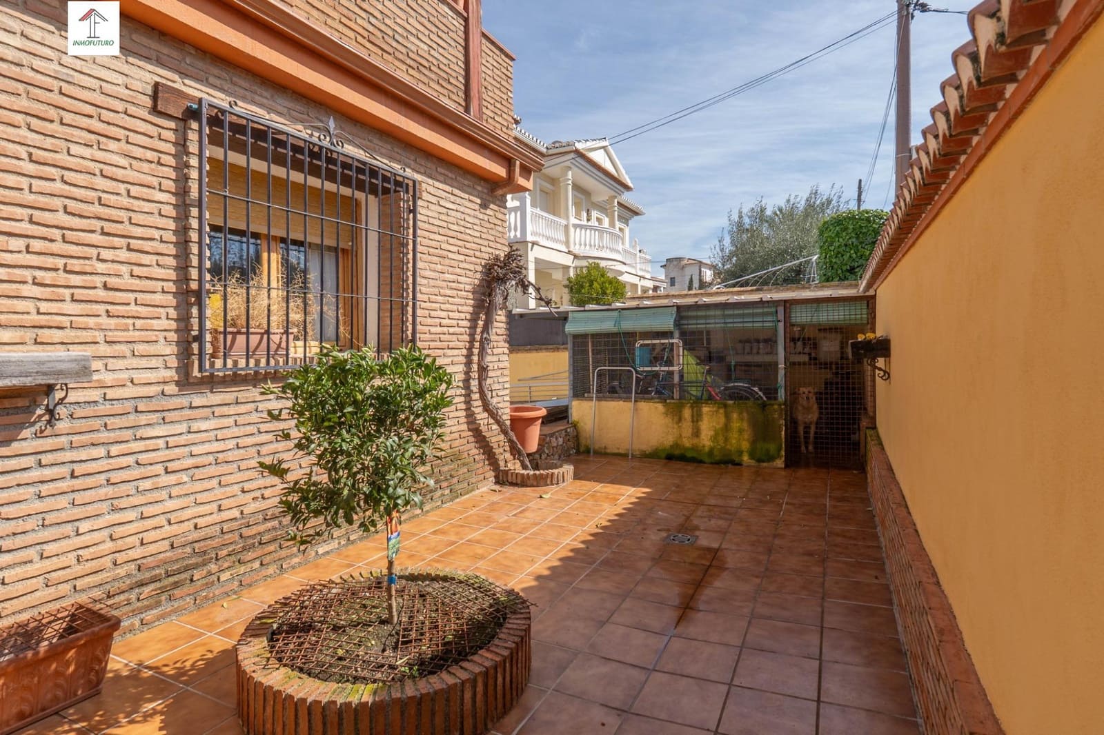 6 bedroom Villa for sale in Otura with pool garage - € 399,000 (Ref: 9814518)