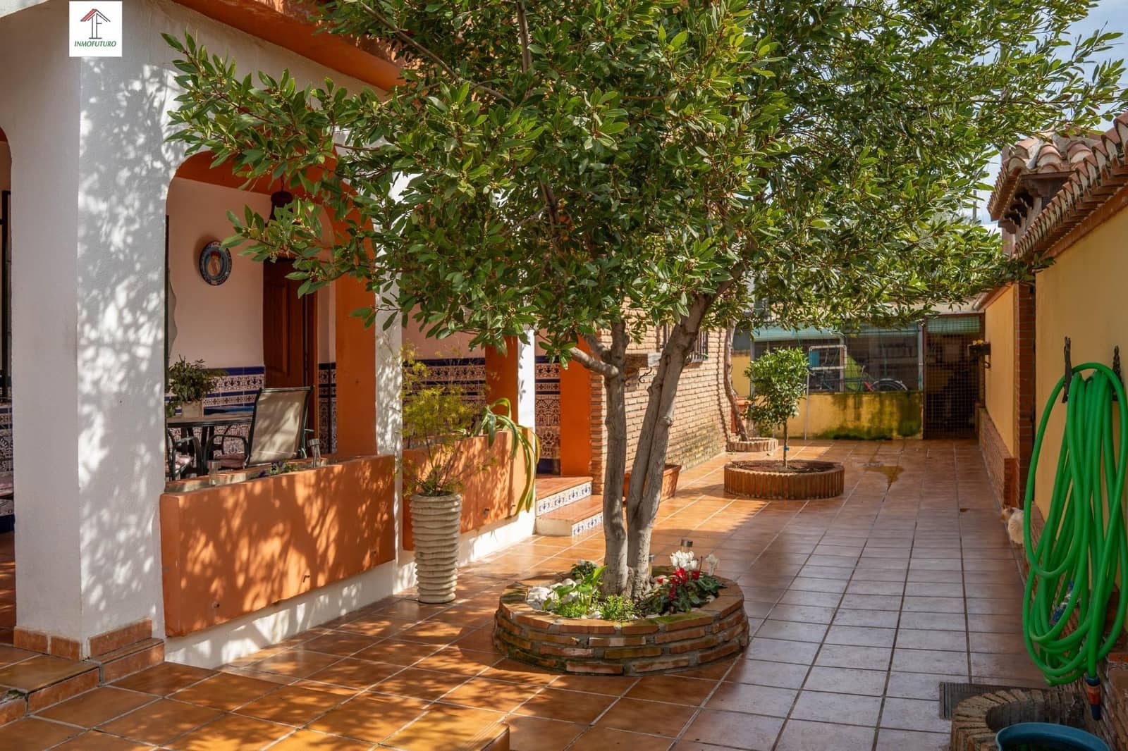 6 bedroom Villa for sale in Otura with pool garage - € 399,000 (Ref: 9814518)