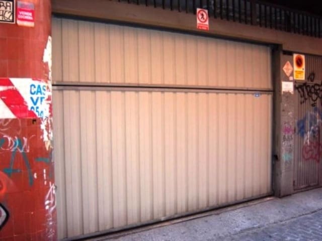 Garage til salg i San Matías - Realejo, Granada by - € 30.000 (Ref: 9814524)