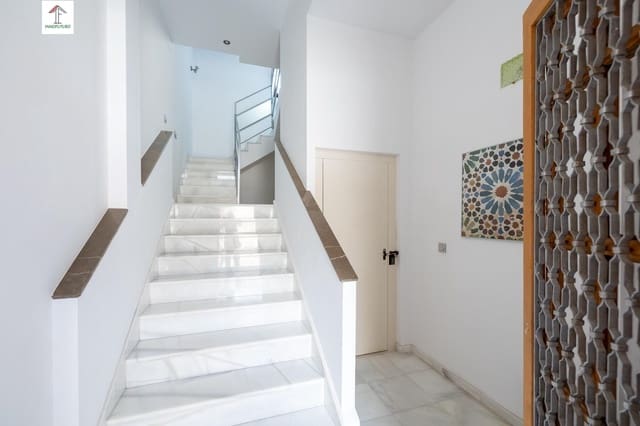 4 Zimmer Apartment zu verkaufen in La Zubia mit Garage - 392.000 € (Ref: 9814525)