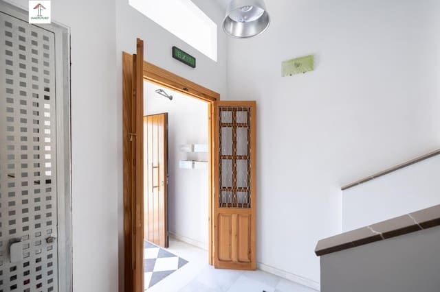 4 Zimmer Apartment zu verkaufen in La Zubia mit Garage - 392.000 € (Ref: 9814525)