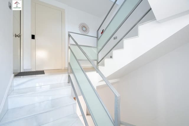 4 Zimmer Apartment zu verkaufen in La Zubia mit Garage - 392.000 € (Ref: 9814525)