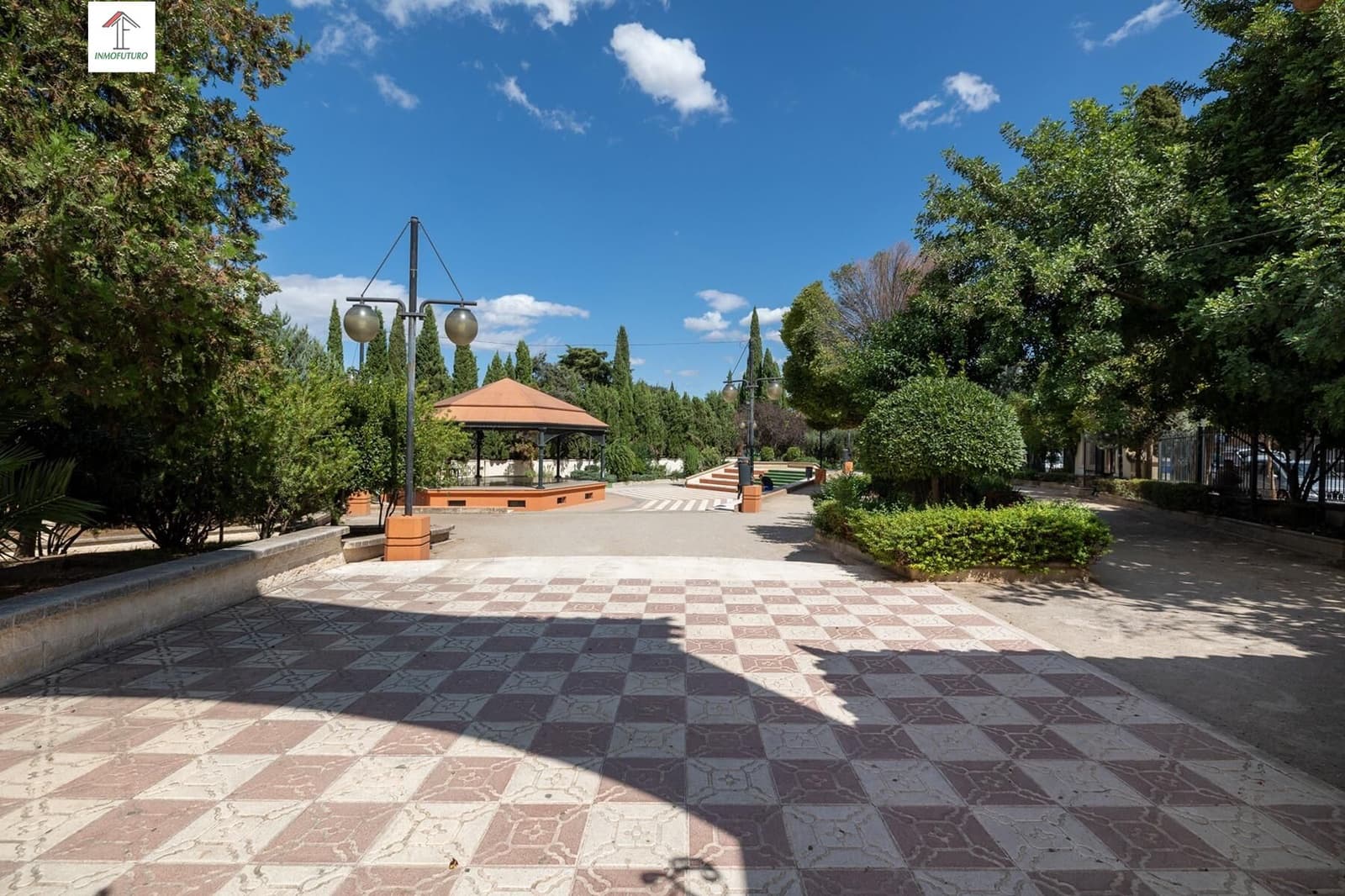 Apartamento de 4 habitaciones en La Zubia en venta con garaje - 392.000 € (Ref: 9814525)