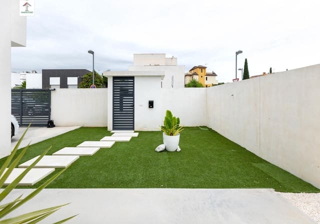 Chalet de 3 habitaciones en La Zubia en venta con piscina garaje - 400.000 € (Ref: 9815818)