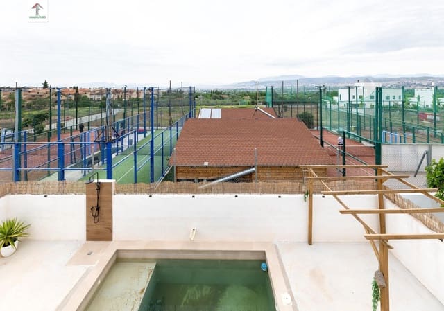 Chalet de 3 habitaciones en La Zubia en venta con piscina garaje - 400.000 € (Ref: 9815818)