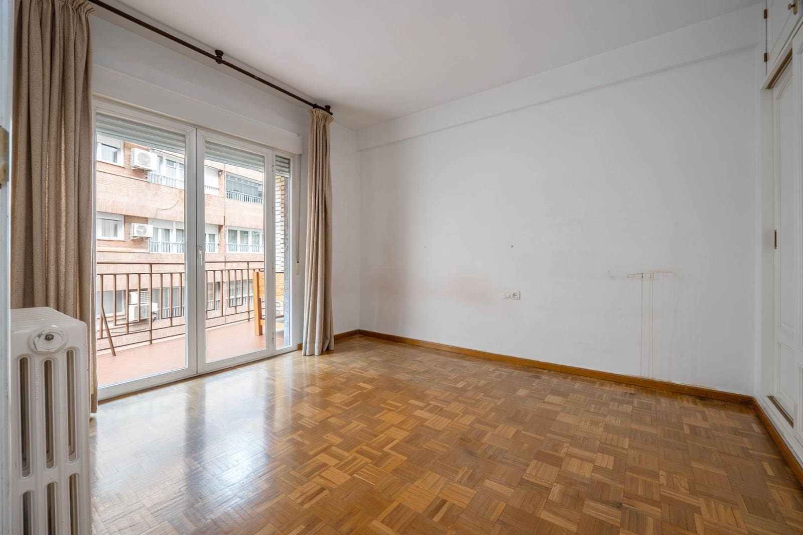 4 soveværelse Lejlighed til salg i Granada by med garage - € 575.000 (Ref: 9818140)