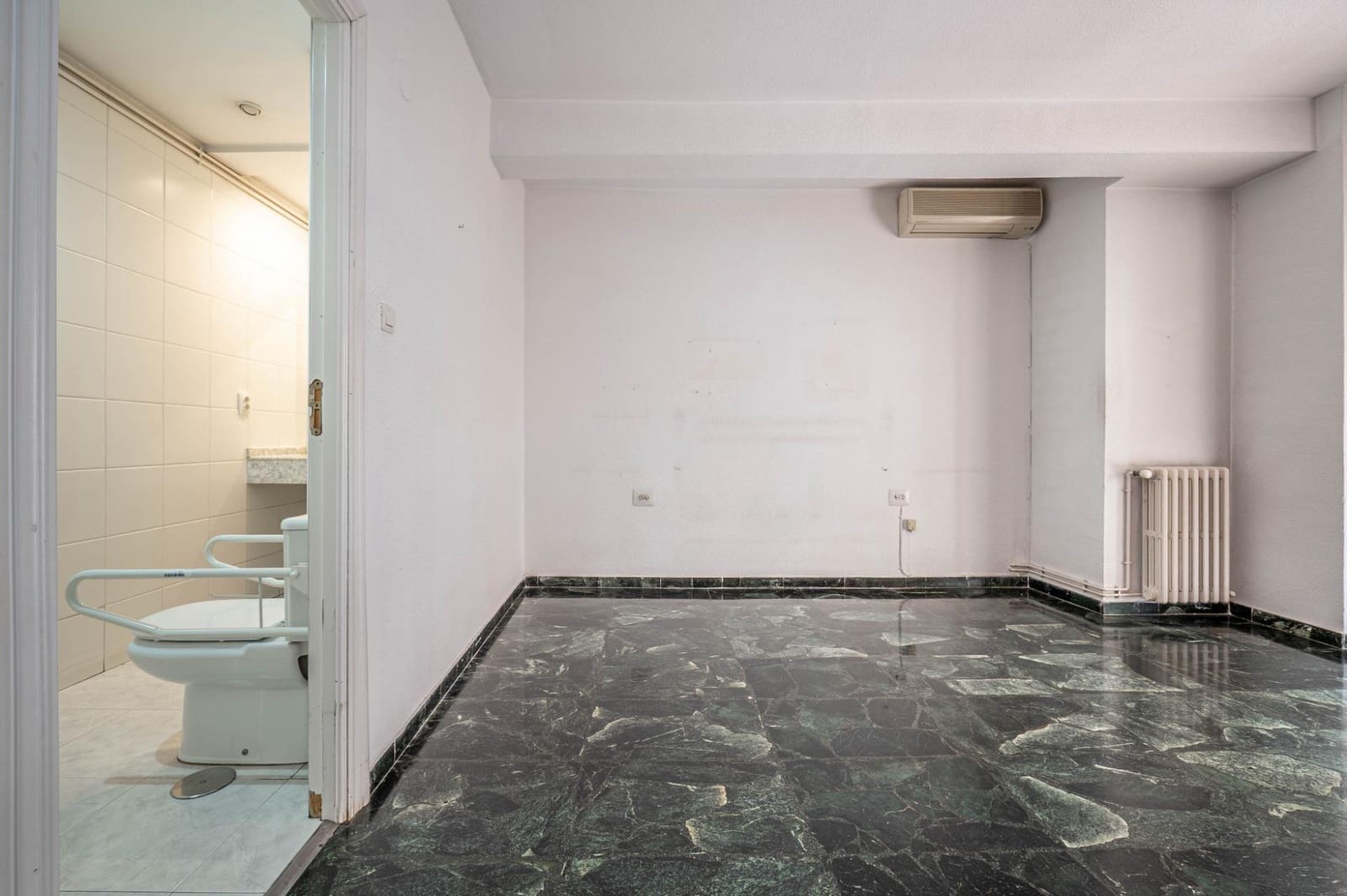 4 soveværelse Lejlighed til salg i Granada by med garage - € 575.000 (Ref: 9818140)