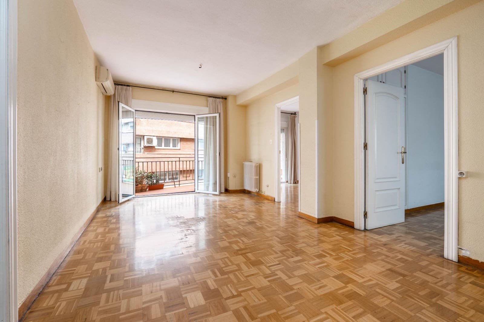 4 soveværelse Lejlighed til salg i Granada by med garage - € 575.000 (Ref: 9818140)