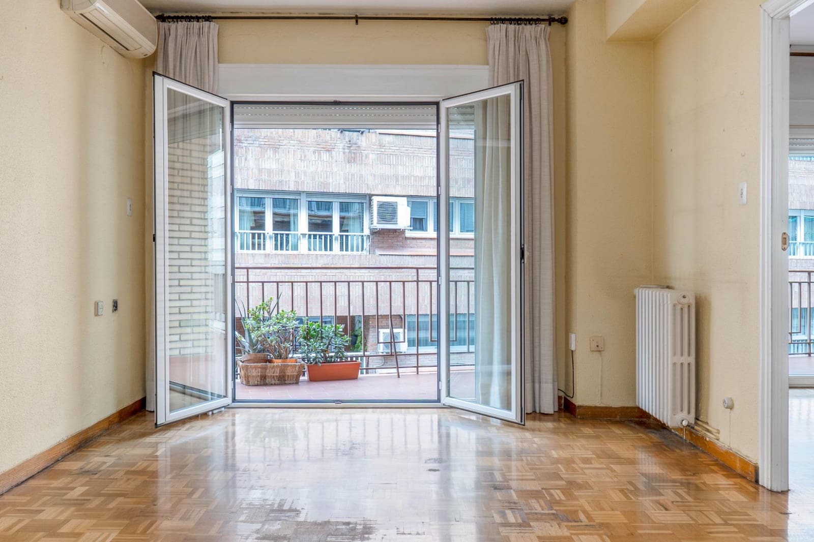 4 soveværelse Lejlighed til salg i Granada by med garage - € 575.000 (Ref: 9818140)
