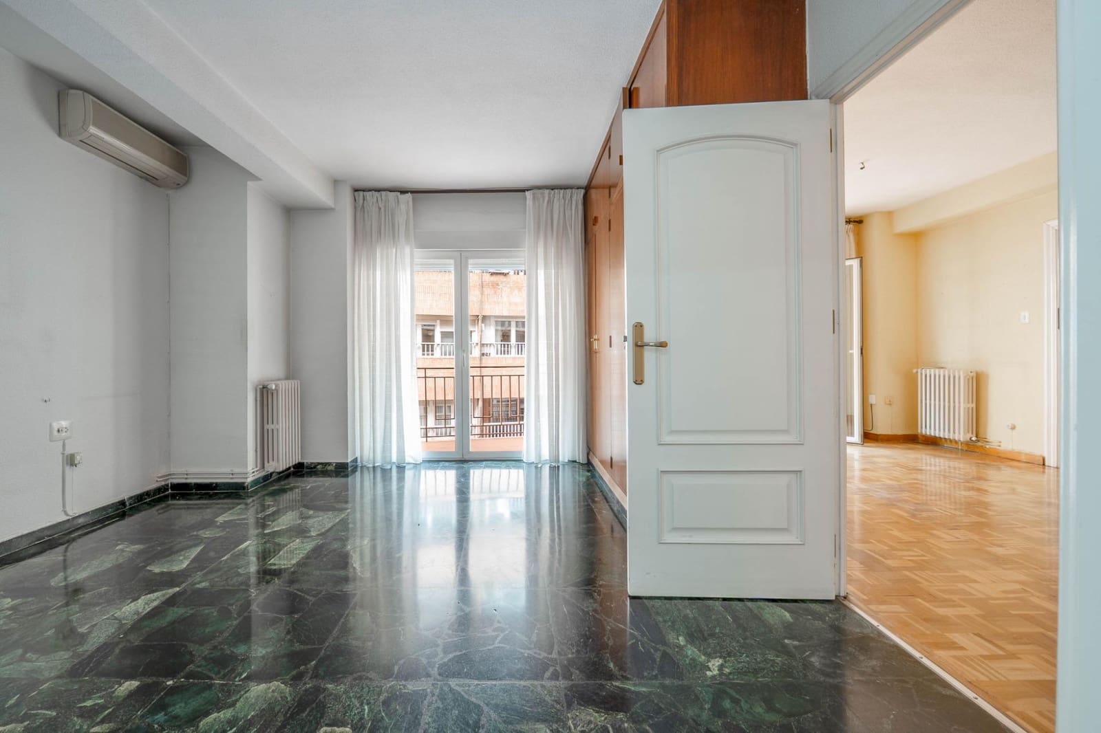 4 soveværelse Lejlighed til salg i Granada by med garage - € 575.000 (Ref: 9818140)