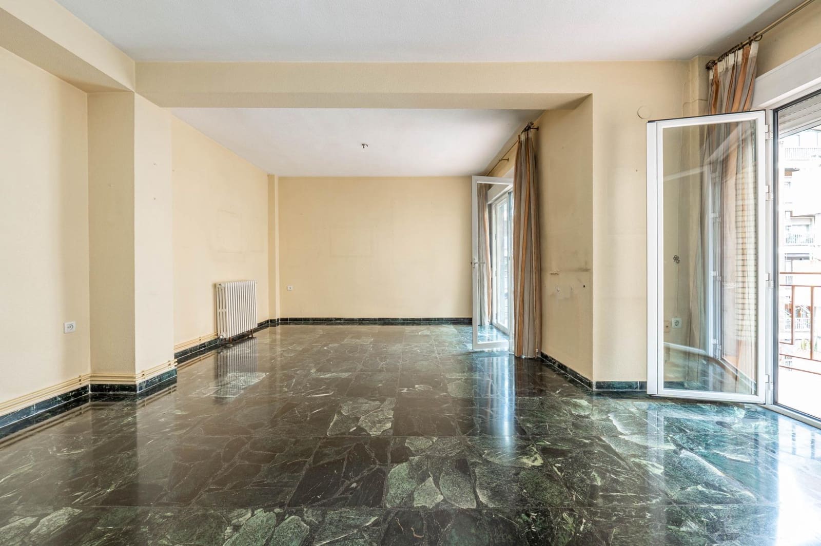 4 soveværelse Lejlighed til salg i Granada by med garage - € 575.000 (Ref: 9818140)