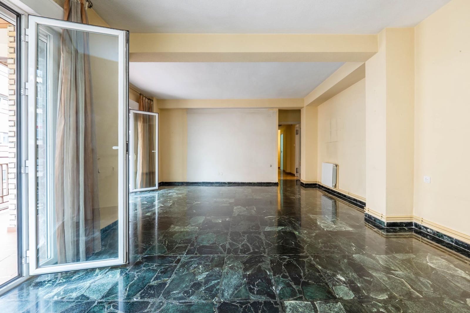 4 soveværelse Lejlighed til salg i Granada by med garage - € 575.000 (Ref: 9818140)