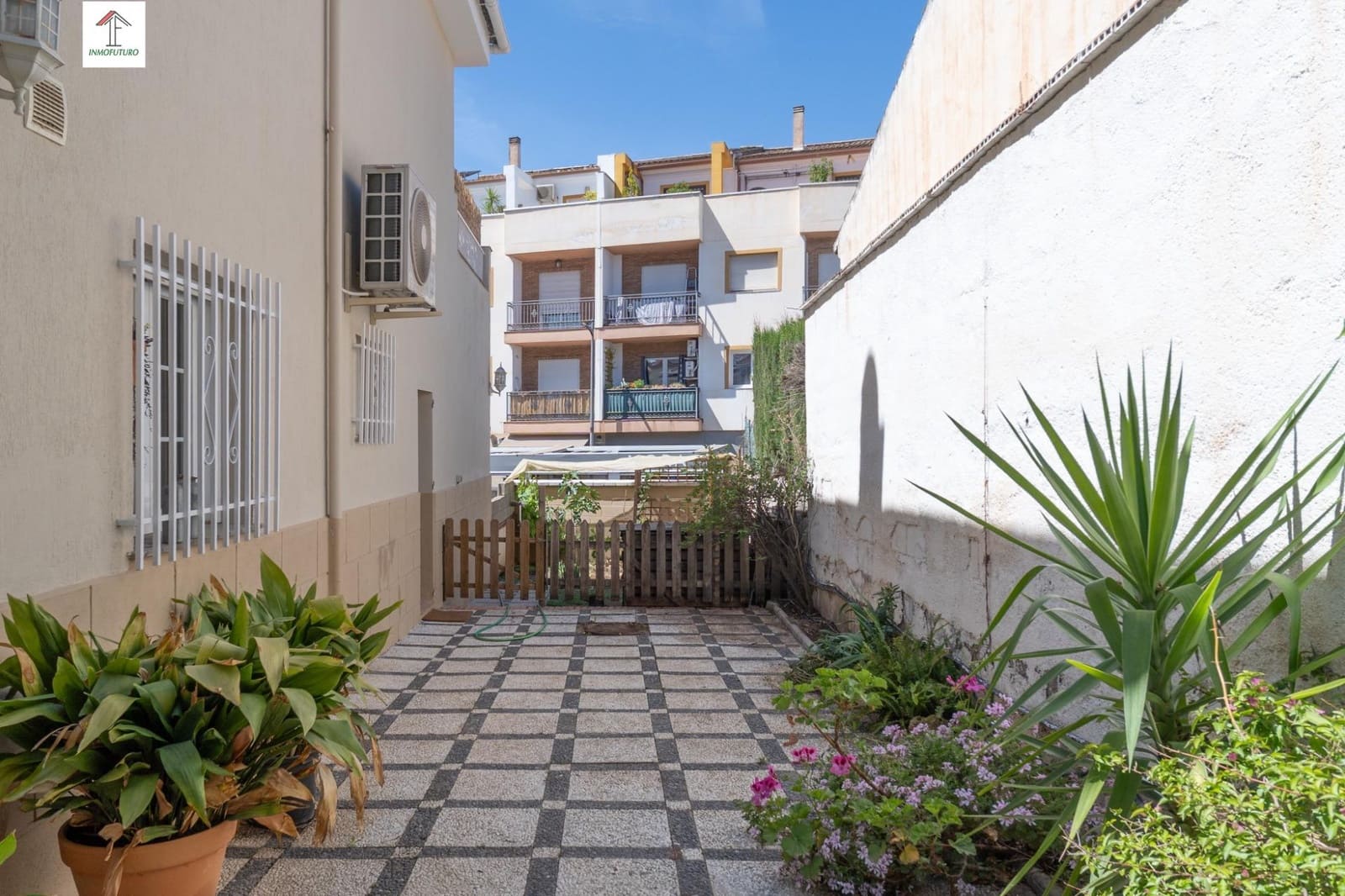 5 bedroom Villa for sale in Gojar with pool garage - € 349,000 (Ref: 9829041)